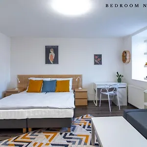 The Bookhouse, 5-bedroom By Castle Aparthotel Prag
